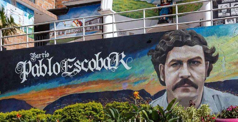 ESCOBAR Delve into the captivating story of Pablo Escobar, the infamous drug lord who was born, raised, and "killed" in Colombia. Our tour guide will take you on a journey through the context of his upbringing and the turbulent era of Colombian history that shaped his rise to power. Along the way, we'll visit significant landmarks that provide a deeper understanding of this fascinating, yet controversial, period of our past. Discover the truth behind the mystery of his death, and explore the lingering legacy of his impact on Colombian society.
